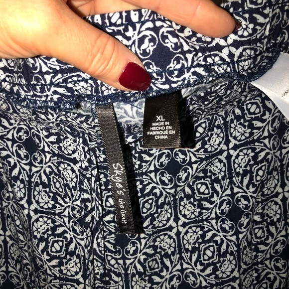 Skye’s The Limit blue & white XL - Picture 5 of 6